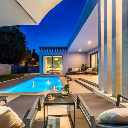 Villa Oasis - Your Luxury Home Away From Home Celopeci Exteriör bild