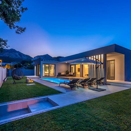Villa Oasis - Your Luxury Home Away From Home Celopeci Exteriör bild