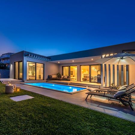 Villa Oasis - Your Luxury Home Away From Home Celopeci Exteriör bild