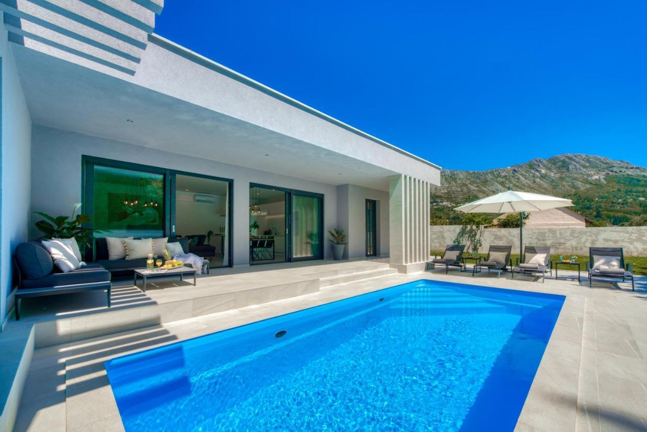 Villa Oasis - Your Luxury Home Away From Home Celopeci Exteriör bild