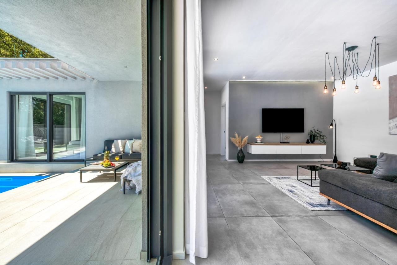 Villa Oasis - Your Luxury Home Away From Home Celopeci Exteriör bild