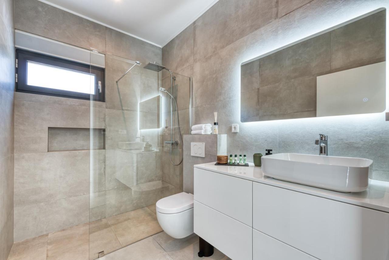 Villa Oasis - Your Luxury Home Away From Home Celopeci Exteriör bild