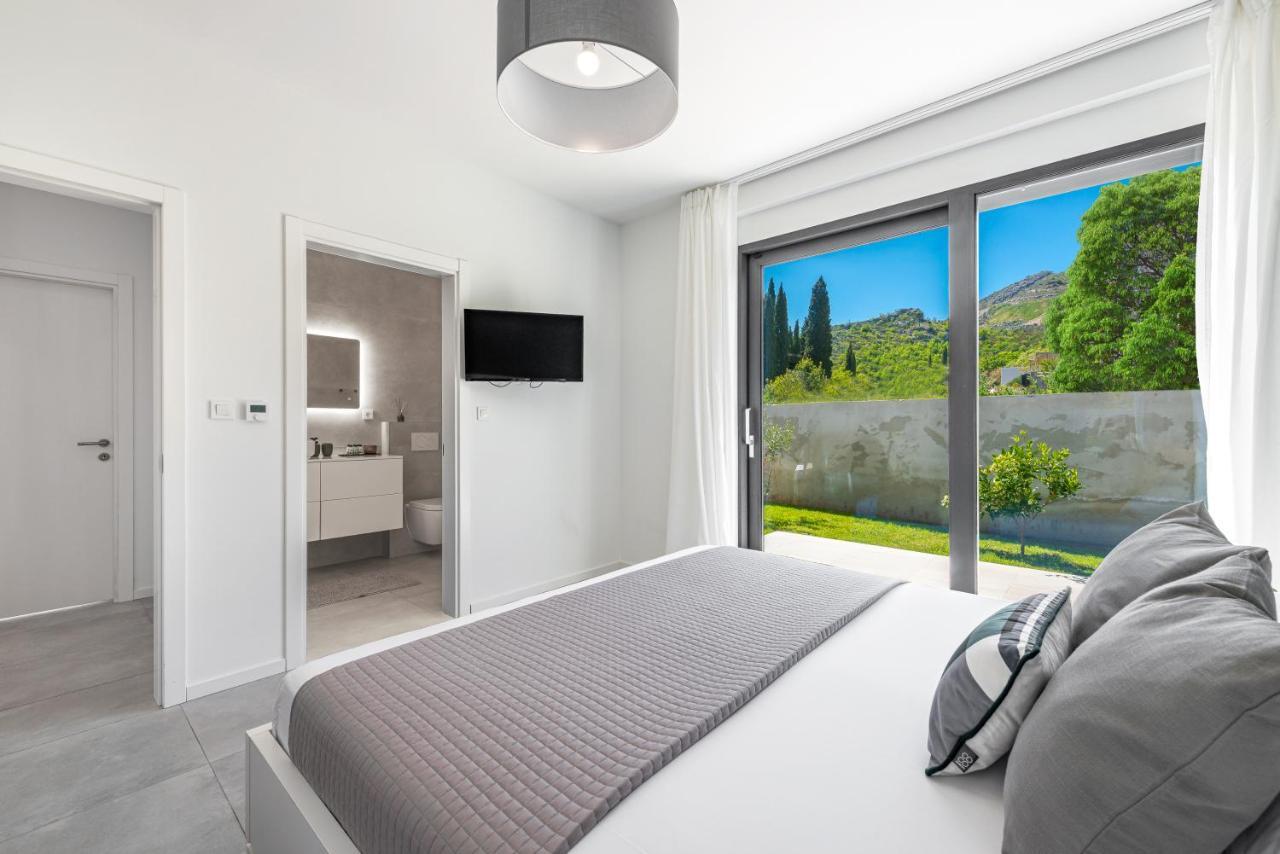Villa Oasis - Your Luxury Home Away From Home Celopeci Exteriör bild
