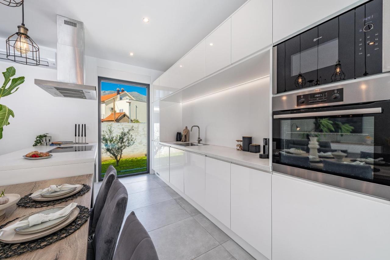 Villa Oasis - Your Luxury Home Away From Home Celopeci Exteriör bild
