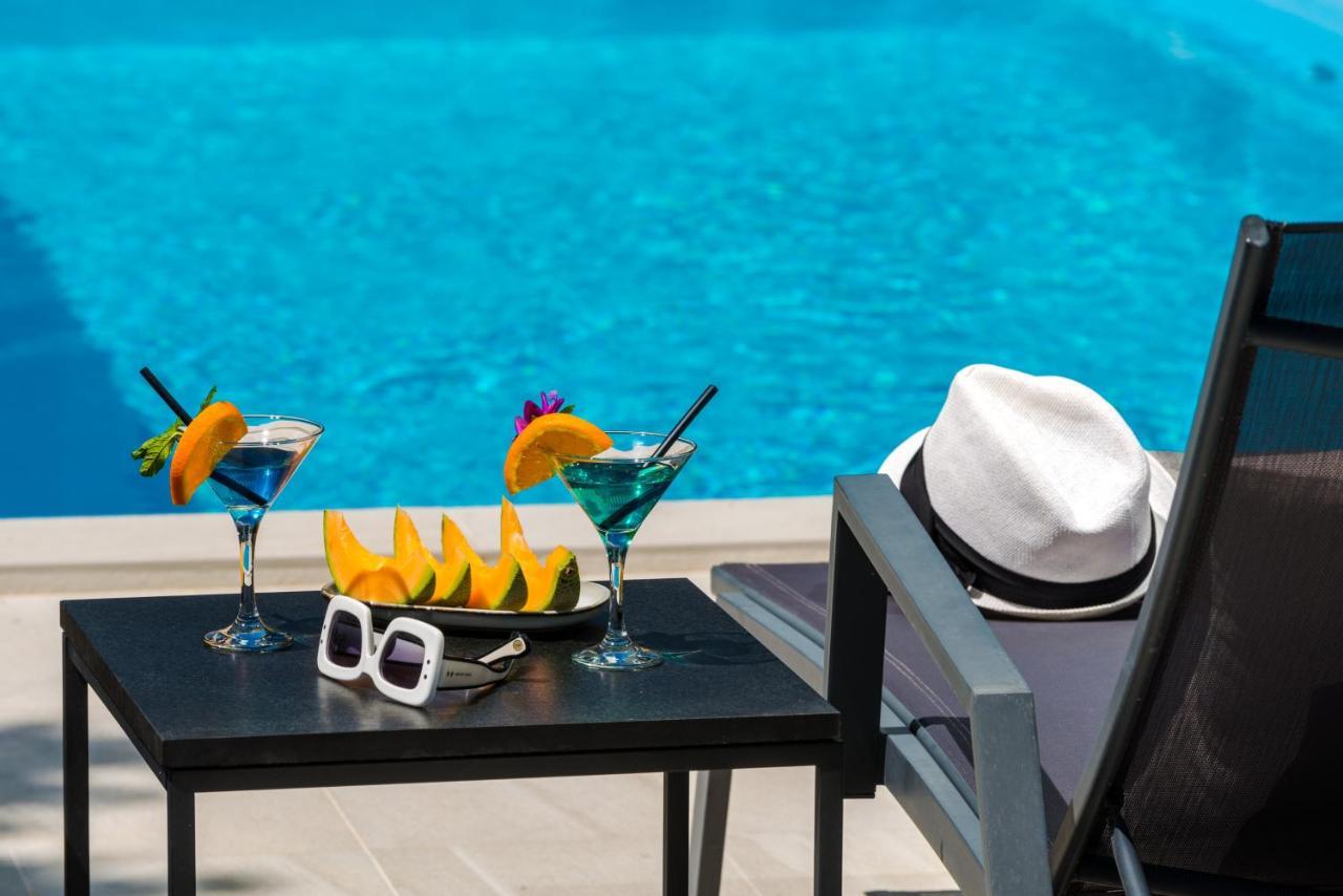 Villa Oasis - Your Luxury Home Away From Home Celopeci Exteriör bild