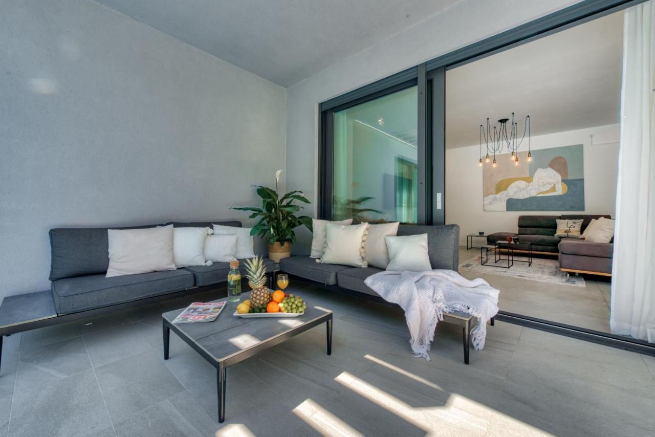 Villa Oasis - Your Luxury Home Away From Home Celopeci Exteriör bild