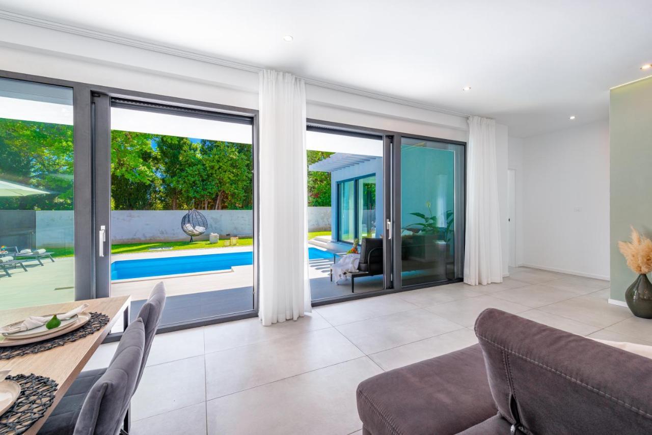 Villa Oasis - Your Luxury Home Away From Home Celopeci Exteriör bild