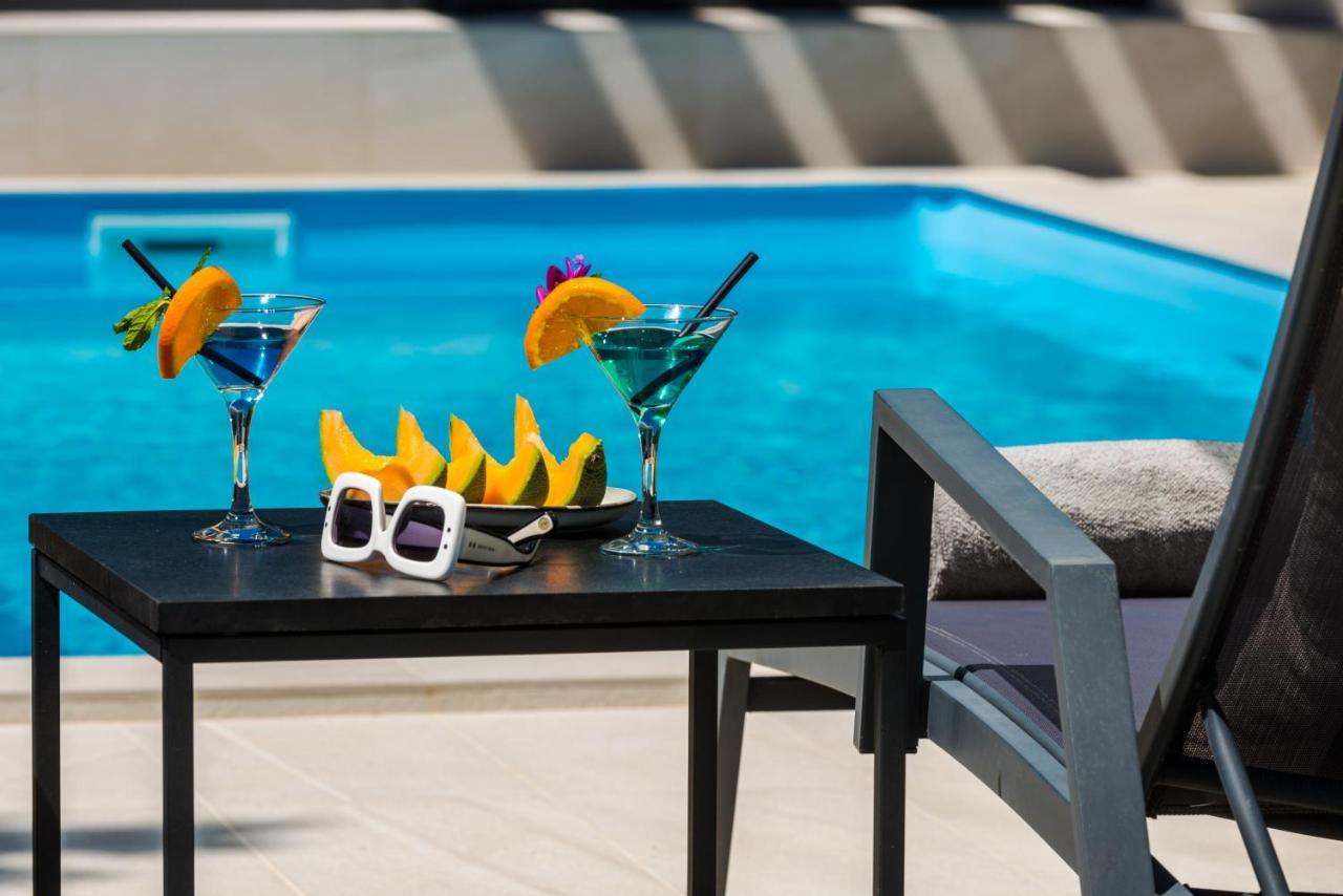 Villa Oasis - Your Luxury Home Away From Home Celopeci Exteriör bild