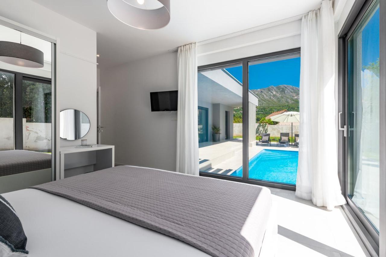 Villa Oasis - Your Luxury Home Away From Home Celopeci Exteriör bild